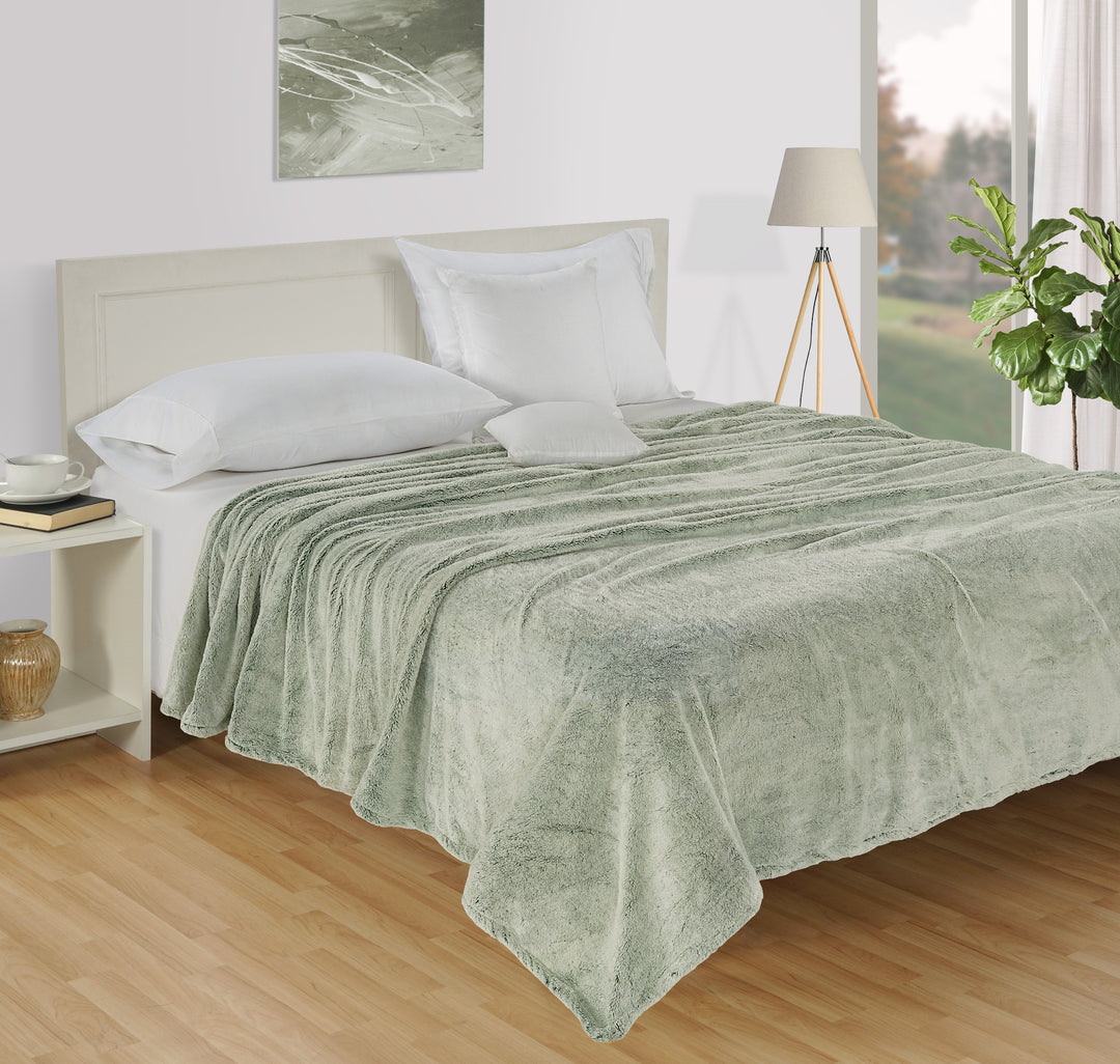 Pista Green Fur 240GSM Rabito Blanket