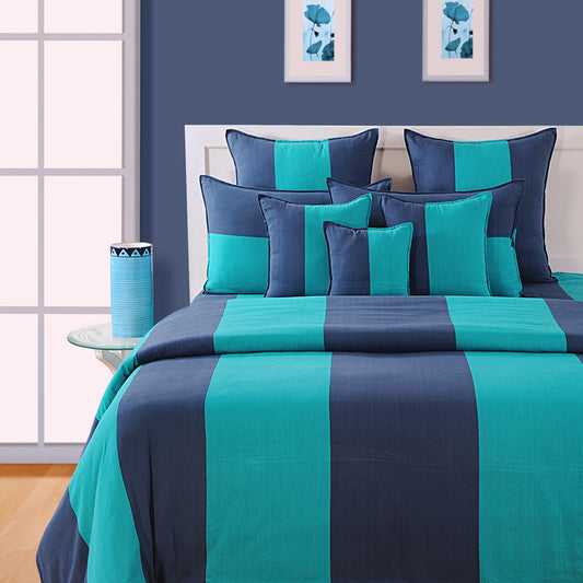 yarn-dyed turquoise bedsheet, navy blue stripe linen, 240TC cotton bedspread, coastal bedroom design, striped nautical bedding, mix and match stripes, bold line pattern sheets, luxury sea-inspired bed linen, contemporary stripe bed decor, soft cotton sleep comfort, vibrant striped bedroom style