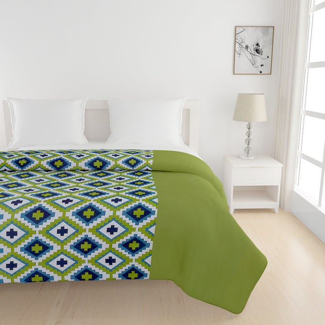 Symmetry in Spring - 200TC Vibrant Green Cotton AC Comforter