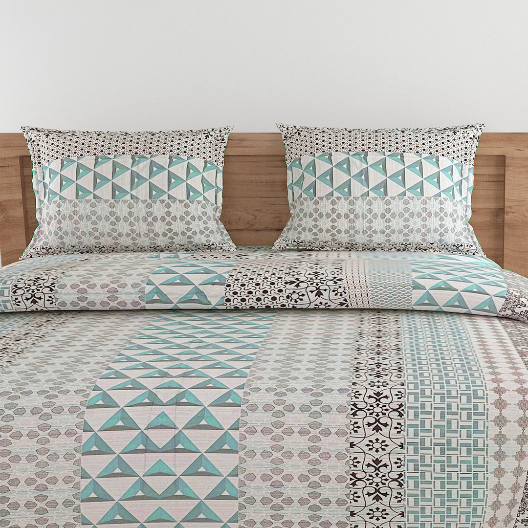 Abstract bedding, 210TC bedding, turquoise bedspread, geometric waves pattern, high-quality cotton sheets, luxurious bedroom textiles, modern bed decor, premium cotton bedding, soft and comfortable, elegant turquoise patterns, contemporary bedroom style, cool color palette, geometric mosaic design, ocean-inspired bedding, sophisticated home decor, wave motif, tranquil bedroom design, artistic bedding collection, durable and soft, hypoallergenic bed set, breathable fabric, stylish and modern comfort.