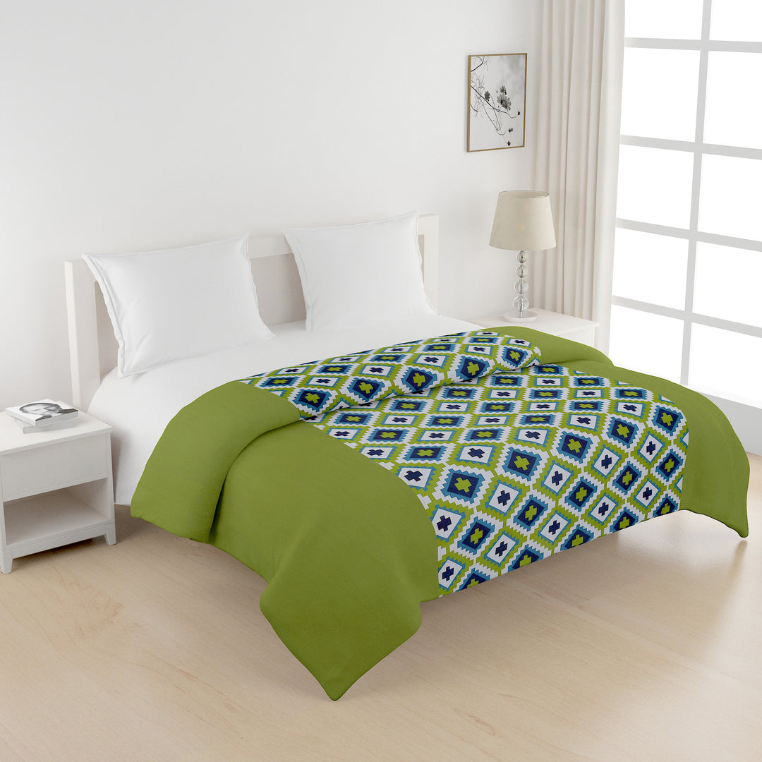 Symmetry in Spring - 200TC Vibrant Green Cotton AC Comforter