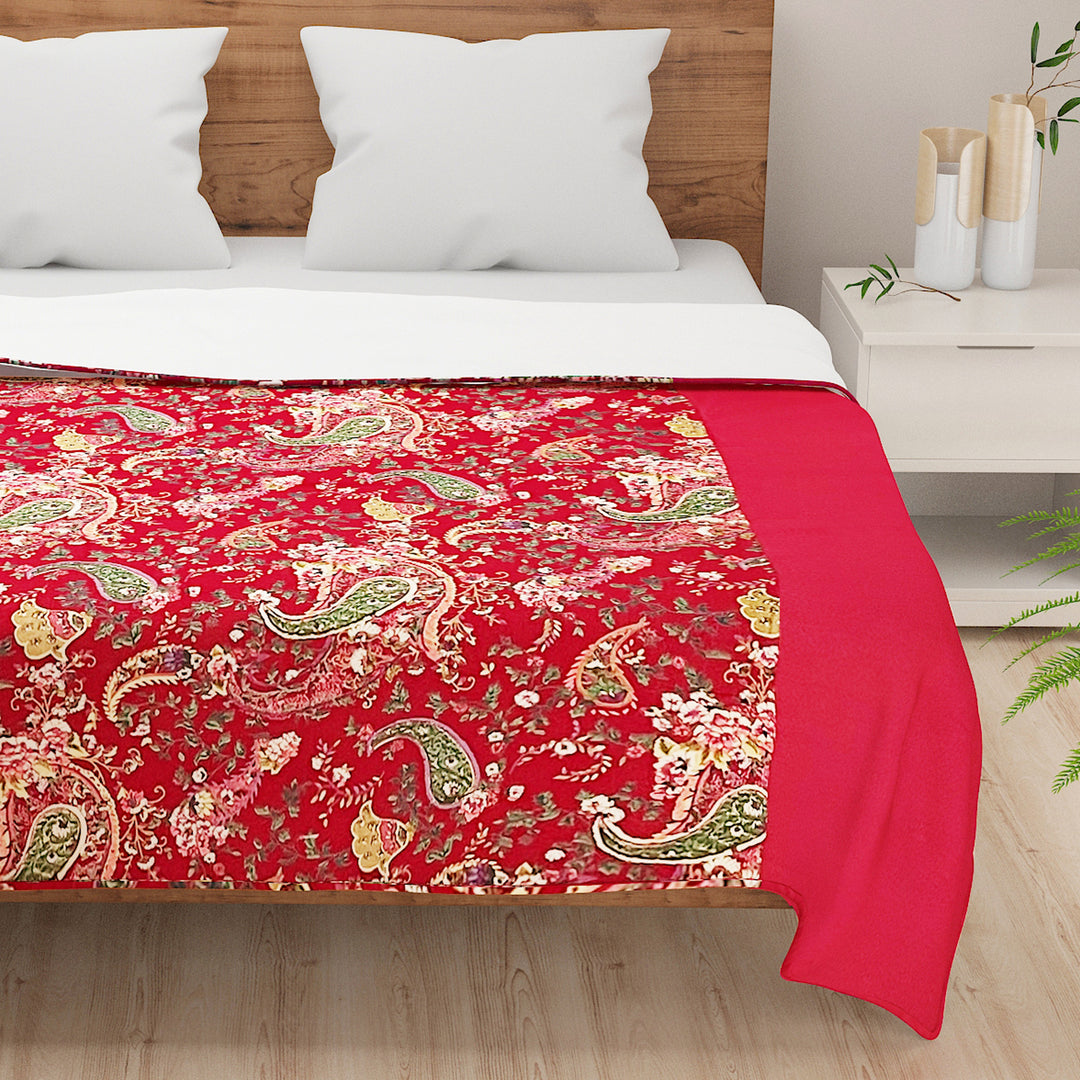 Crimson paisley bedsheet, luxury cotton bedding, 200 thread count bed linens, maroon floral pattern, garden-inspired bedspread, traditional paisley bed set, opulent bedding collection, crimson garden bedroom, artisanal paisley design, high-quality cotton bed sheets, regal bedroom decor, paisley cotton duvet set.