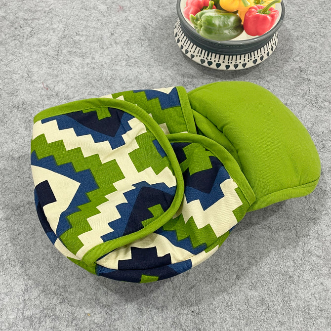 Symmetry in Spring - 200TC Vibrant Green Cotton Round Bread Basket